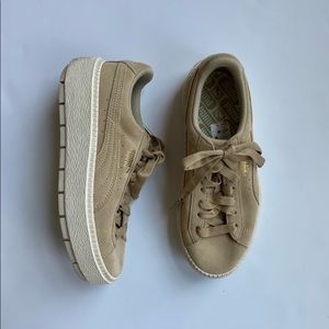 Suede tan puma platform sneakers